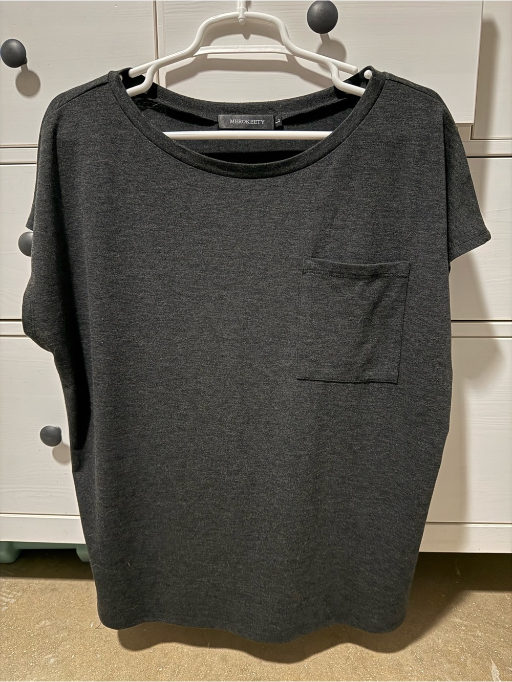 MEROCKETTY Short Sleeve Pocket Tee in Charcoal